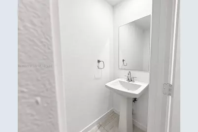 2419 SE 11th St, Homestead, FL 33035 - Photo 10