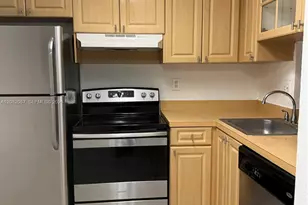9320 Fontainebleau Blvd, Miami, FL 33172 - Photo 4