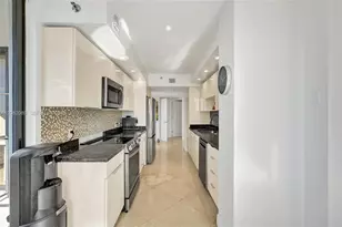 1000 E Island Blvd, Aventura, FL 33160 - Photo 8