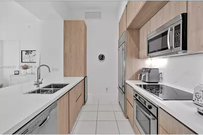 951 Brickell Ave #4111, Miami, FL 33131 - Photo 8