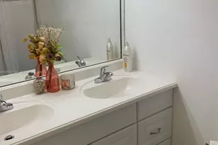 11183 NW 7th St, Miami, FL 33172 - Photo 18