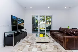 2875 SW 33rd Ct, Miami, FL 33133 - Photo 2