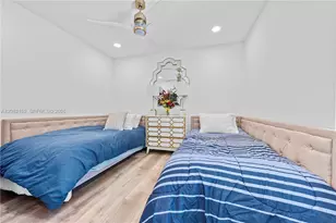 1077 NW 170th Ave, Pembroke Pines, FL 33028 - Photo 8