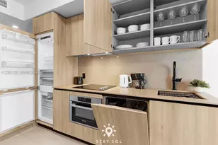 121 NE 5th St, Miami, FL 33132 - Photo 2