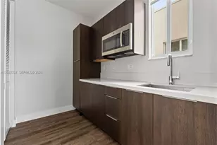 6658 NW 102nd Path, Doral, FL 33178 - Photo 2