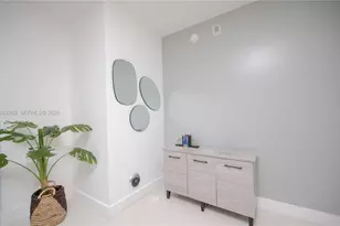 1300 Brickell Bay Dr, Miami, FL 33131 - Photo 8
