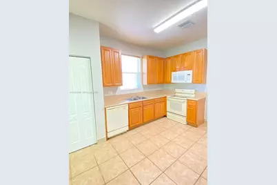2302 NE 37th Ter #2302, Homestead, FL 33033 - Photo 4