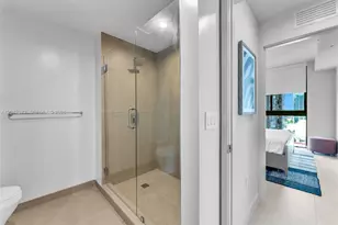 11 NE 6th St, Miami, FL 33132 - Photo 12