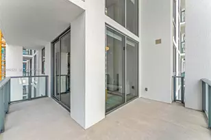 11 NE 6th St, Miami, FL 33132 - Photo 8