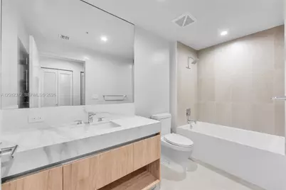 11 NE 6th St #2209, Miami, FL 33132 - Photo 22