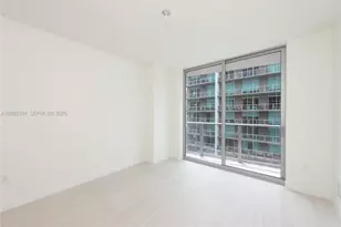 77 SE 5th St, Miami, FL 33131 - Photo 14