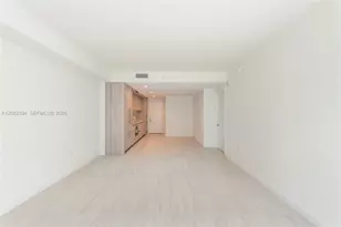 77 SE 5th St, Miami, FL 33131 - Photo 8