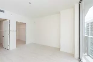77 SE 5th St, Miami, FL 33131 - Photo 18