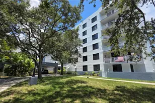 901 Hillcrest Dr, Hollywood, FL 33021 - Photo 2
