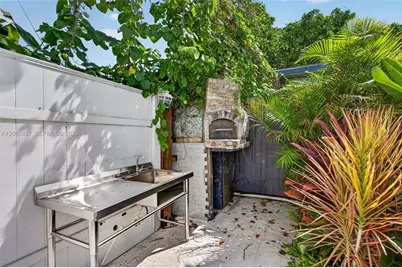 1215 NE 110th St, Miami, FL 33161 - Photo 36