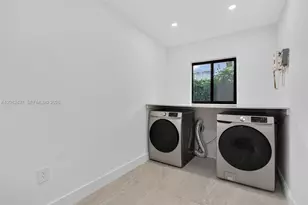 1215 NE 110th St, Miami, FL 33161 - Photo 16