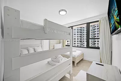5225 Collins Ave #1015, Miami Beach, FL 33140 - Photo 12