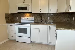 6241 SW 38th Ct, Davie, FL 33314 - Photo 2