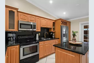 6536 NW 197th Ln, Hialeah, FL 33015 - Photo 8