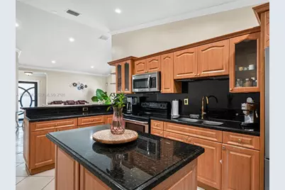 6536 NW 197th Ln, Hialeah, FL 33015 - Photo 10