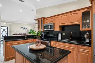 6536 NW 197th Ln, Hialeah, FL 33015 - Photo 10