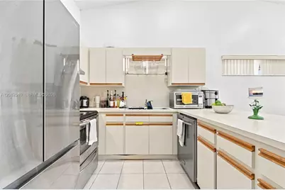 7330 W 30th Ave, Hialeah, FL 33018 - Photo 8