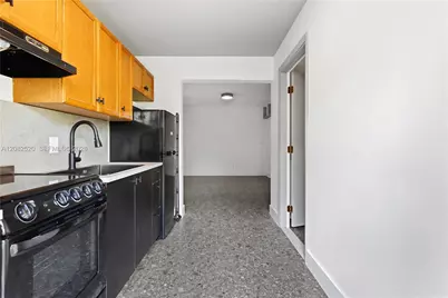 1085 NE 34th St #3, Oakland Park, FL 33334 - Photo 2
