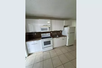 2401 Van Buren St #APT 18, Hollywood, FL 33020 - Photo 4
