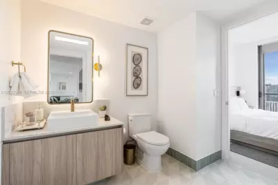 159 NE 6th St #4305, Miami, FL 33132 - Photo 18
