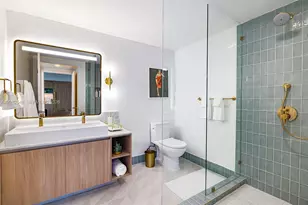 159 NE 6th St, Miami, FL 33132 - Photo 14
