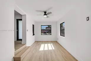 739 W 30th St, Hialeah, FL 33012 - Photo 14