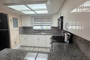 11091 NW 7th St, Doral, FL 33172 - Photo 6