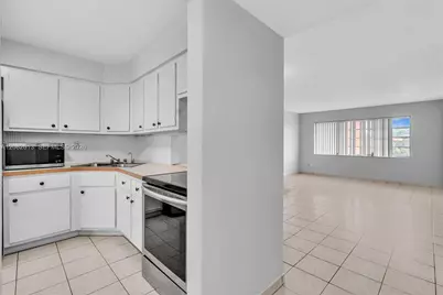 1540 NE 191st St #320, Miami, FL 33179 - Photo 4
