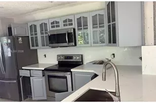 10151 SW 9th Ln, Pembroke Pines, FL 33025 - Photo 2