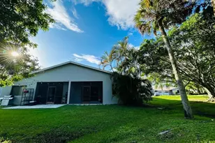 611 Racquet Club Rd, Weston, FL 33326 - Photo 4