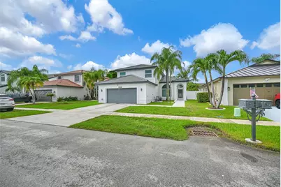 18038 SW 12th Ct, Pembroke Pines, FL 33029 - Photo 2