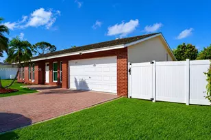 177 Dove Cir, Royal Palm Beach, FL 33411 - Photo 2