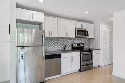 2201 NE 14th Ave #9, Wilton Manors, FL 33305 - Photo 8