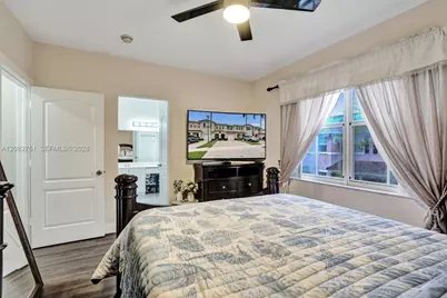 220 Riverwalk Cir, Sunrise, FL 33326 - Photo 24