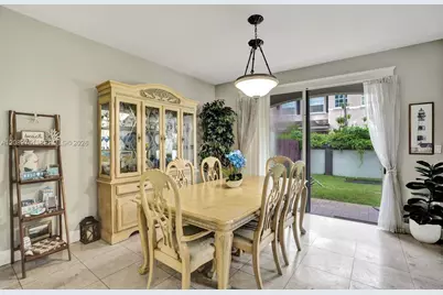 220 Riverwalk Cir, Sunrise, FL 33326 - Photo 10