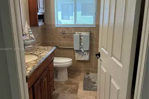 445 Lakeview Dr, Weston, FL 33326 - Photo 14