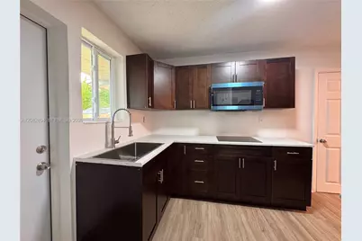 3632 SW 87th Ave #FRONT, Miami, FL 33165 - Photo 4