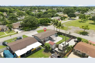 1000 NW 76th Ter, Pembroke Pines, FL 33024 - Photo 36