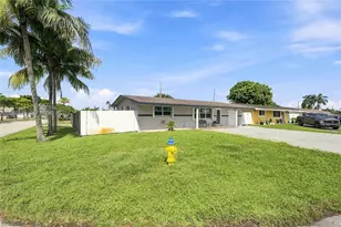 1000 NW 76th Terrace, Pembroke Pines, FL 33024 - Photo 4