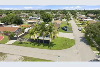 1000 NW 76th Ter, Pembroke Pines, FL 33024 - Photo 38