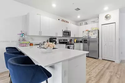 201 SW 159th Way, Pembroke Pines, FL 33027 - Photo 10
