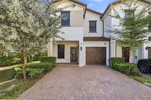 201 SW 159th Way, Pembroke Pines, FL 33027 - Photo 1