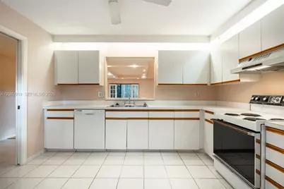 150 S Hollybrook Ter #208, Pembroke Pines, FL 33025 - Photo 8