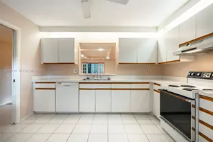 150 S Hollybrook Terrace, Pembroke Pines, FL 33025 - Photo 8