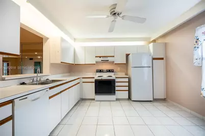 150 S Hollybrook Ter #208, Pembroke Pines, FL 33025 - Photo 6